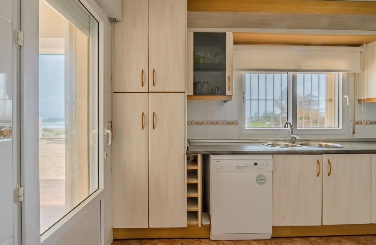 6 bedroom Villa for sale in La Manga del Mar Menor with garage - € 1,100,000 (Ref: 9462847)