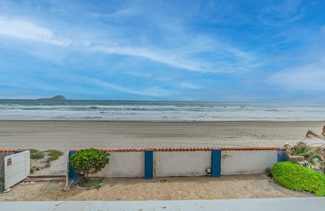 6 bedroom Villa for sale in La Manga del Mar Menor with garage - € 1,100,000 (Ref: 9462847)