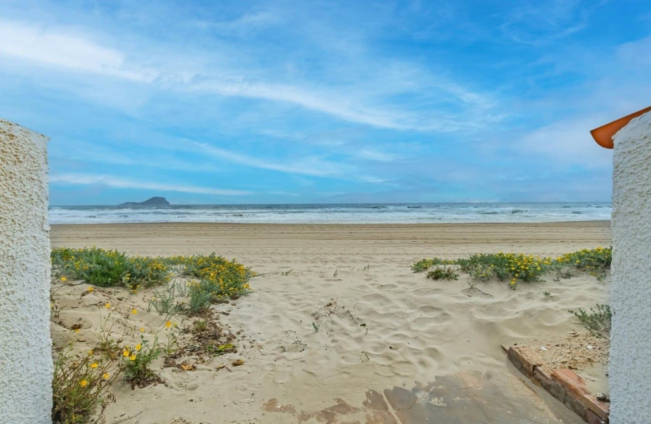 6 bedroom Villa for sale in La Manga del Mar Menor with garage - € 1,100,000 (Ref: 9462847)