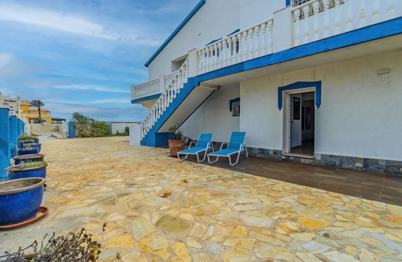 6 bedroom Villa for sale in La Manga del Mar Menor with garage - € 1,100,000 (Ref: 9462847)