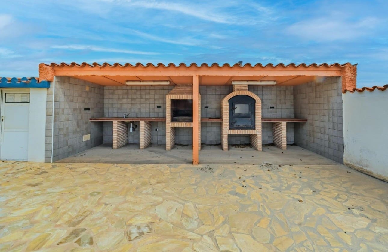 6 bedroom Villa for sale in La Manga del Mar Menor with garage - € 1,100,000 (Ref: 9462847)