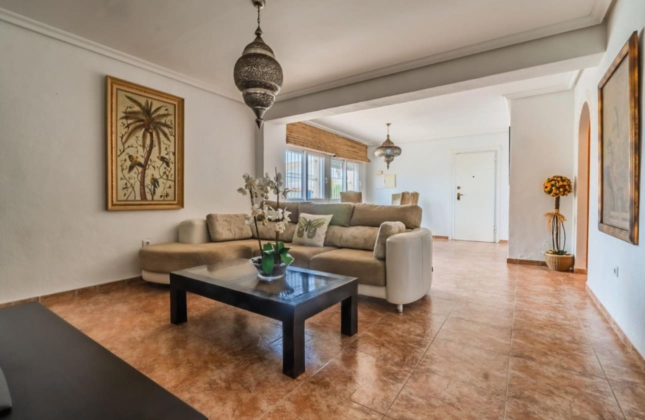 6 bedroom Villa for sale in La Manga del Mar Menor with garage - € 1,100,000 (Ref: 9462847)
