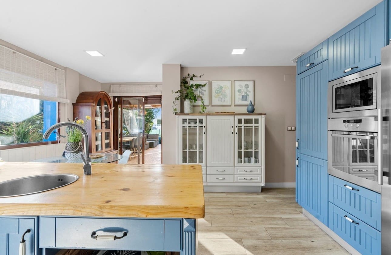 4 bedroom Villa for sale in Santa Pola with pool garage - € 799,000 (Ref: 9464917)