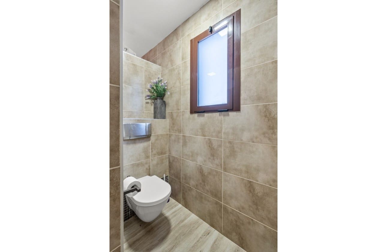 4 bedroom Villa for sale in Santa Pola with pool garage - € 799,000 (Ref: 9464917)