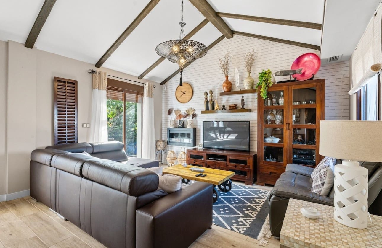 4 bedroom Villa for sale in Santa Pola with pool garage - € 799,000 (Ref: 9464917)