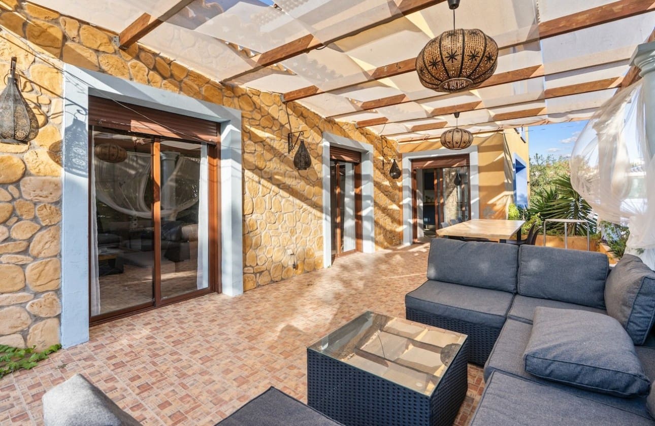 4 bedroom Villa for sale in Santa Pola with pool garage - € 799,000 (Ref: 9464917)