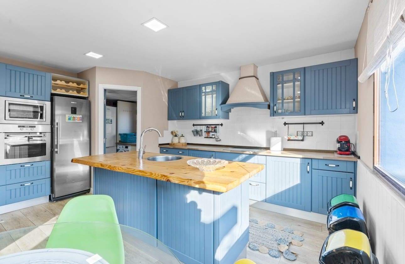 4 bedroom Villa for sale in Santa Pola with pool garage - € 799,000 (Ref: 9464917)