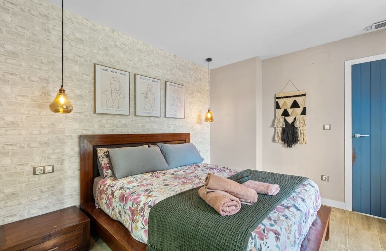 4 bedroom Villa for sale in Santa Pola with pool garage - € 799,000 (Ref: 9464917)