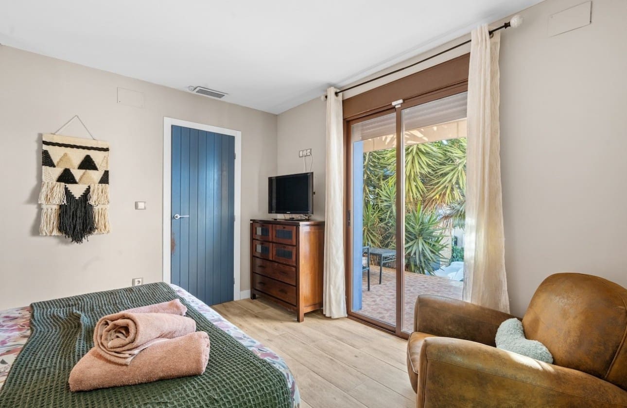 4 bedroom Villa for sale in Santa Pola with pool garage - € 799,000 (Ref: 9464917)