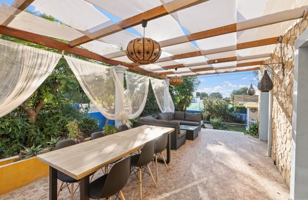 4 bedroom Villa for sale in Santa Pola with pool garage - € 799,000 (Ref: 9464917)