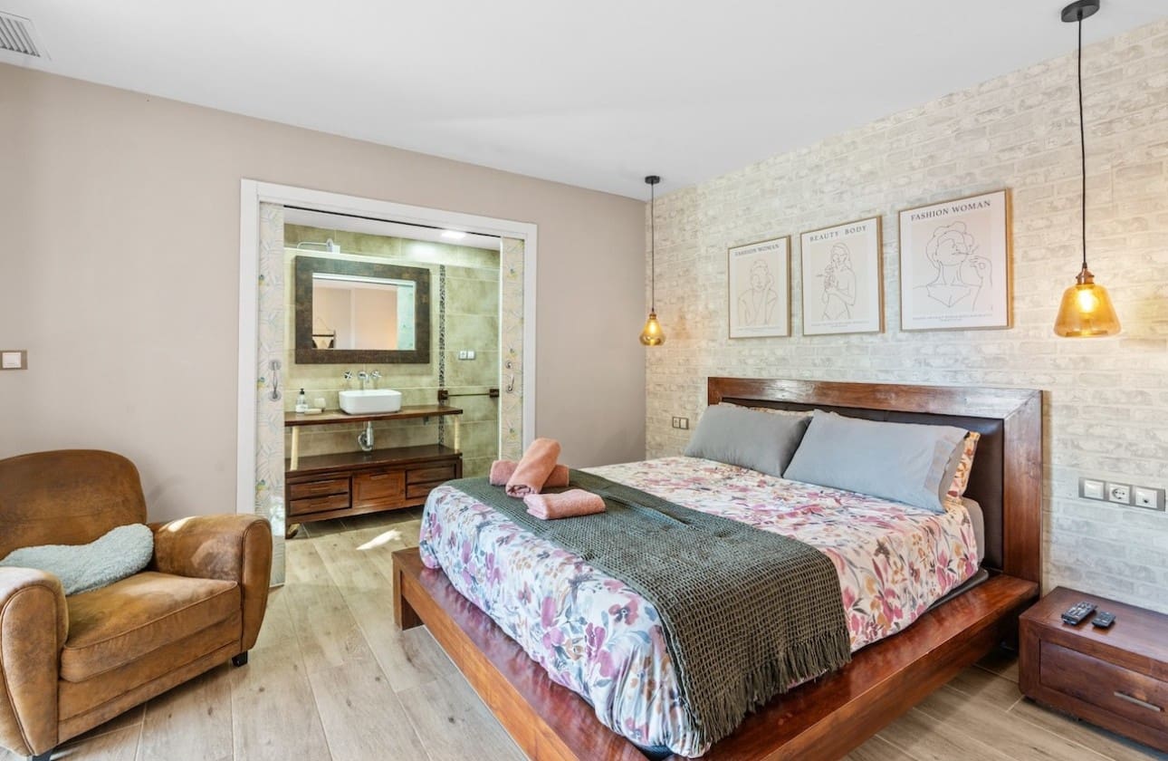 4 bedroom Villa for sale in Santa Pola with pool garage - € 799,000 (Ref: 9464917)