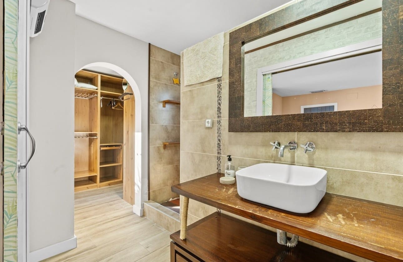 4 bedroom Villa for sale in Santa Pola with pool garage - € 799,000 (Ref: 9464917)