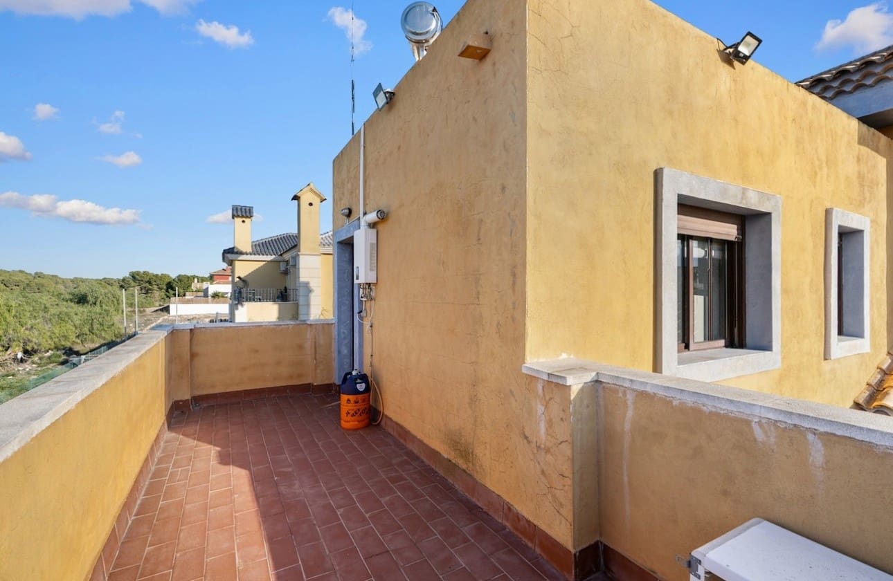 4 bedroom Villa for sale in Santa Pola with pool garage - € 799,000 (Ref: 9464917)