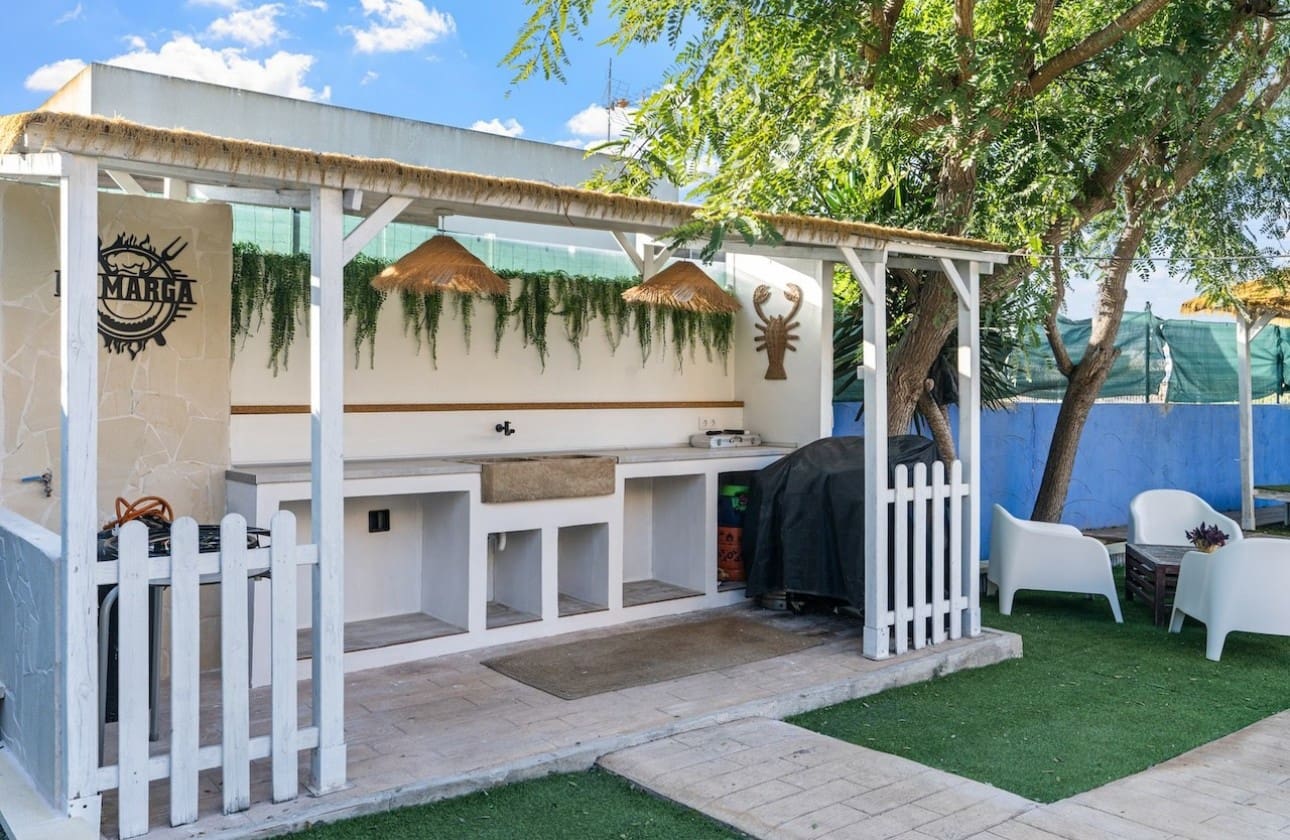 4 bedroom Villa for sale in Santa Pola with pool garage - € 799,000 (Ref: 9464917)