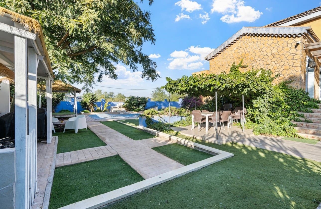 4 bedroom Villa for sale in Santa Pola with pool garage - € 799,000 (Ref: 9464917)