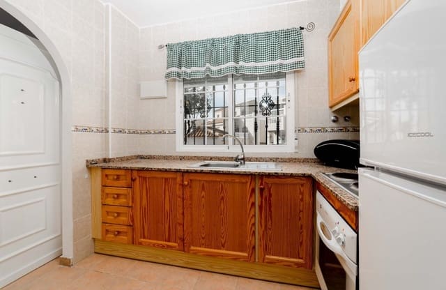 2 soverom Hus til salgs i Villamartin, Orihuela med svømmebasseng garasje - € 149 000 (Ref: 9465005)