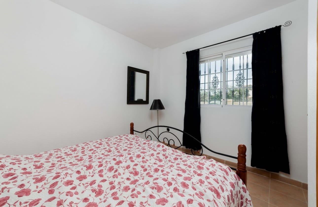 2 soverom Hus til salgs i Villamartin med svømmebasseng garasje - € 149 000 (Ref: 9465005)