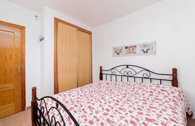 2 soverom Hus til salgs i Villamartin, Orihuela med svømmebasseng garasje - € 149 000 (Ref: 9465005)