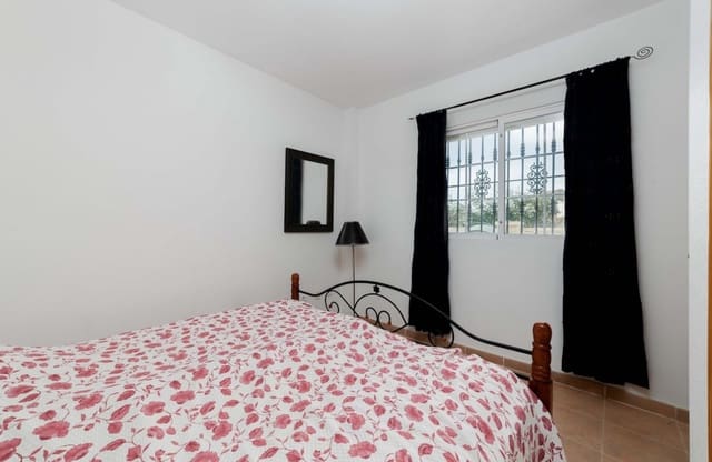 2 soverom Hus til salgs i Villamartin, Orihuela med svømmebasseng garasje - € 149 000 (Ref: 9465005)