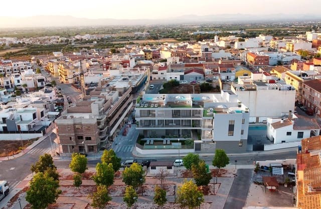 Ático de 3 habitaciones en Benijófar en venta con piscina - 435.000 € (Ref: 9466216)