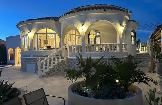 3 soverom Villa til salgs i San Luis, Torrevieja med svømmebasseng garasje - € 645 000 (Ref: 9488500)