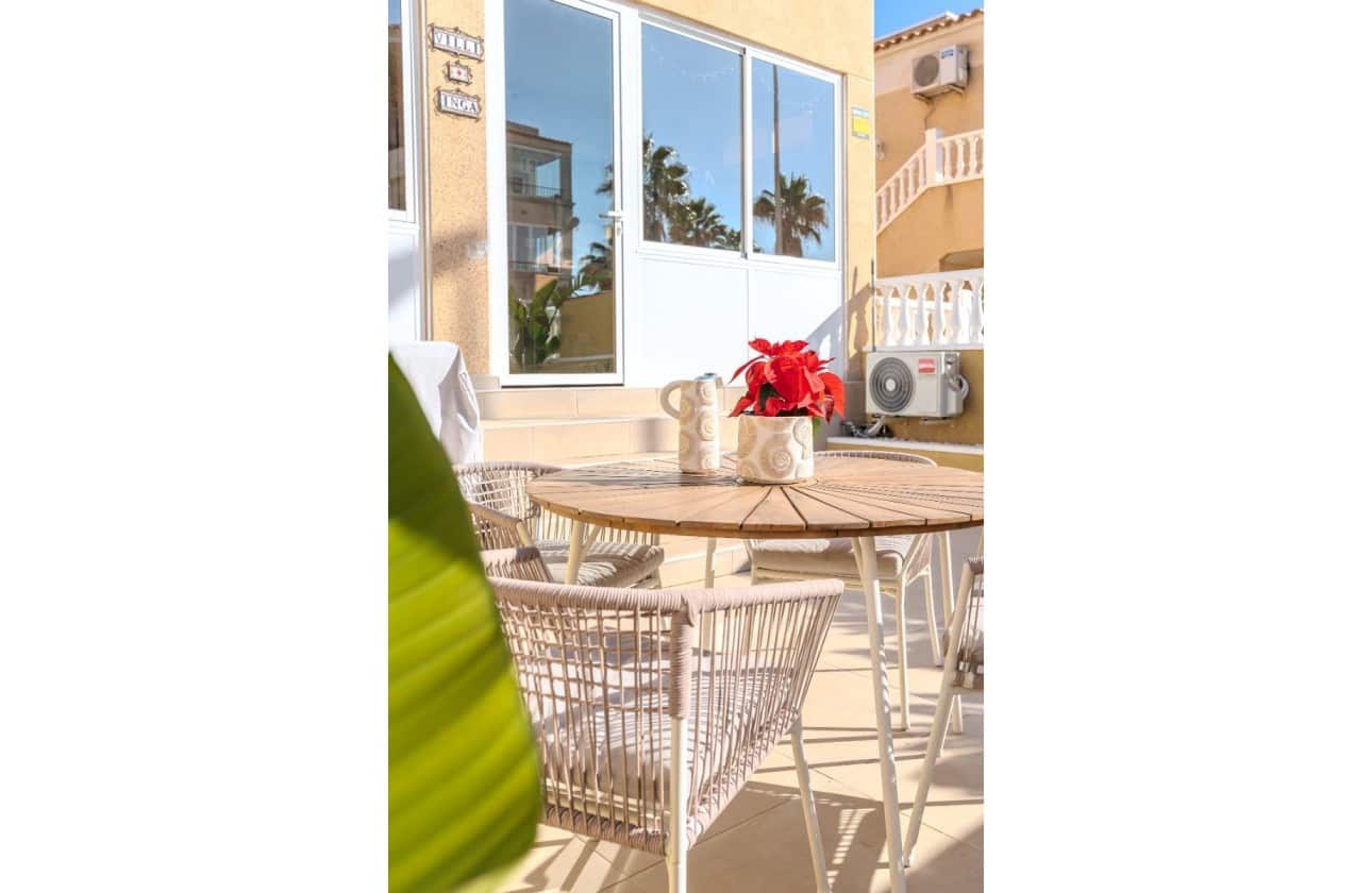 2 bedroom Apartment for sale in Orihuela Costa with pool - € 208,000 (Ref: 9495580)