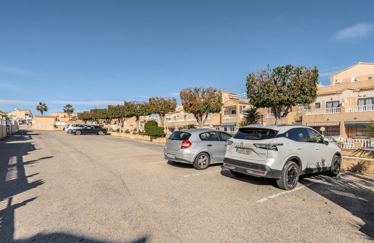 2 bedroom Apartment for sale in Orihuela Costa with pool - € 208,000 (Ref: 9495580)