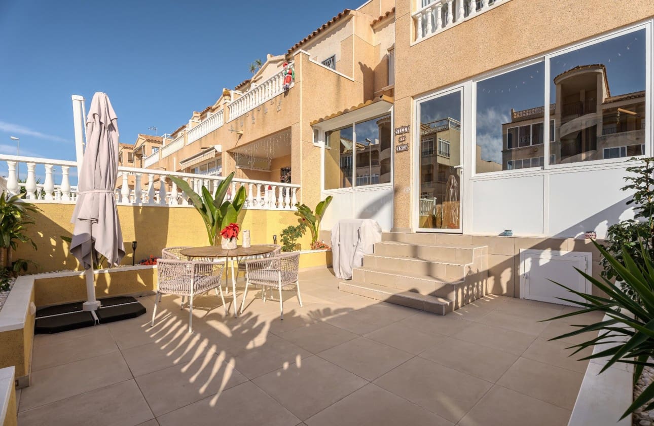 2 bedroom Apartment for sale in Orihuela Costa with pool - € 208,000 (Ref: 9495580)