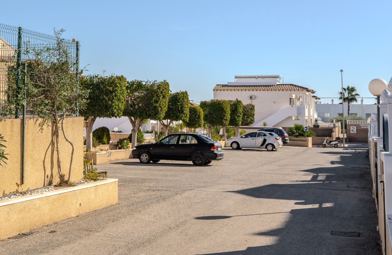 2 bedroom Apartment for sale in Orihuela Costa with pool - € 208,000 (Ref: 9495580)