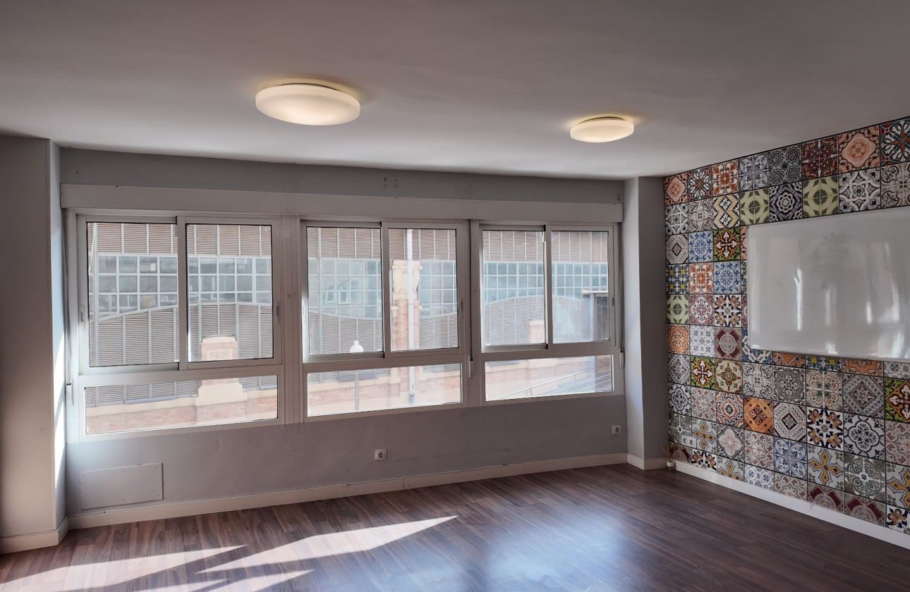 3 soverom Kommersiell til salgs i Alicante by - € 255 000 (Ref: 9511192)