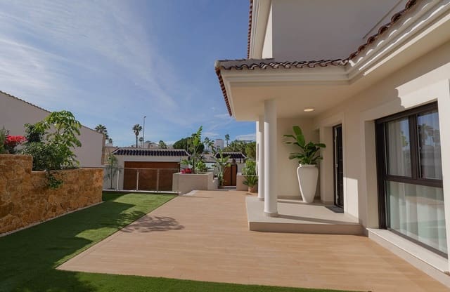 3 bedroom Villa for sale in Doña Pepa, Rojales with pool garage - € 702,535 (Ref: 9542343)