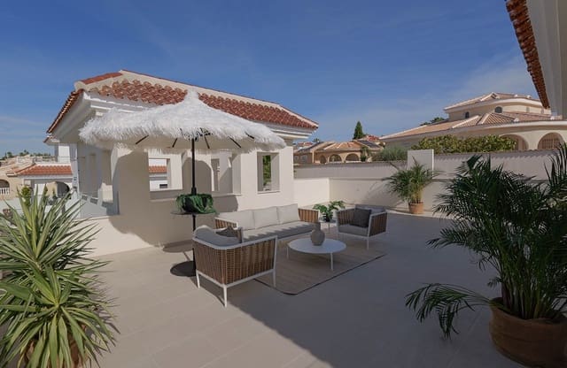 3 bedroom Villa for sale in Doña Pepa, Rojales with pool garage - € 702,535 (Ref: 9542343)