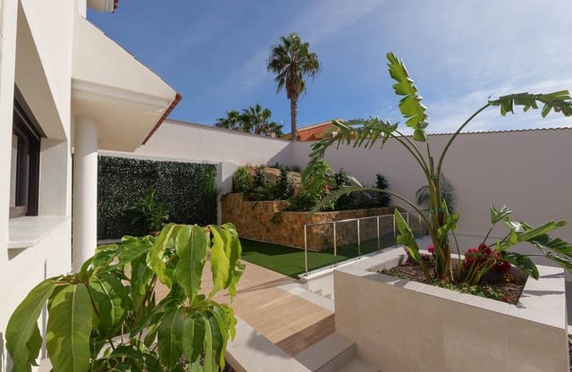3 bedroom Villa for sale in Doña Pepa, Rojales with pool garage - € 702,535 (Ref: 9542343)