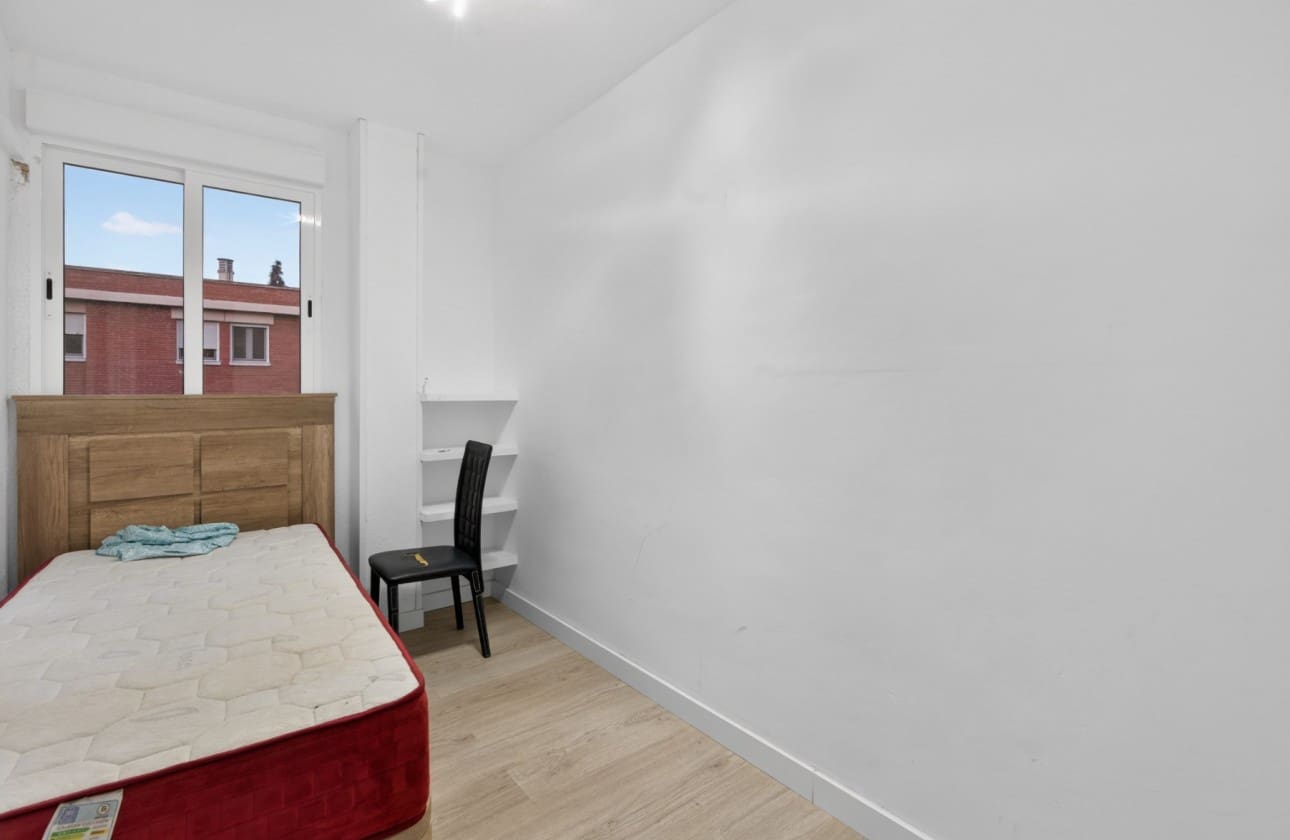 2 soveværelse Lejlighed til salg i Alicante by med swimmingpool - € 250.000 (Ref: 9606747)