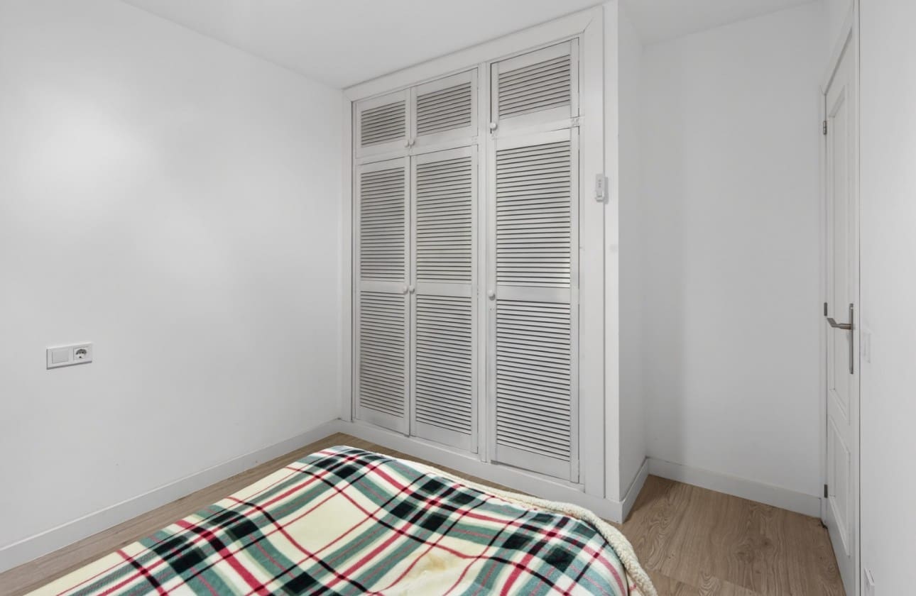 2 soveværelse Lejlighed til salg i Alicante by med swimmingpool - € 250.000 (Ref: 9606747)