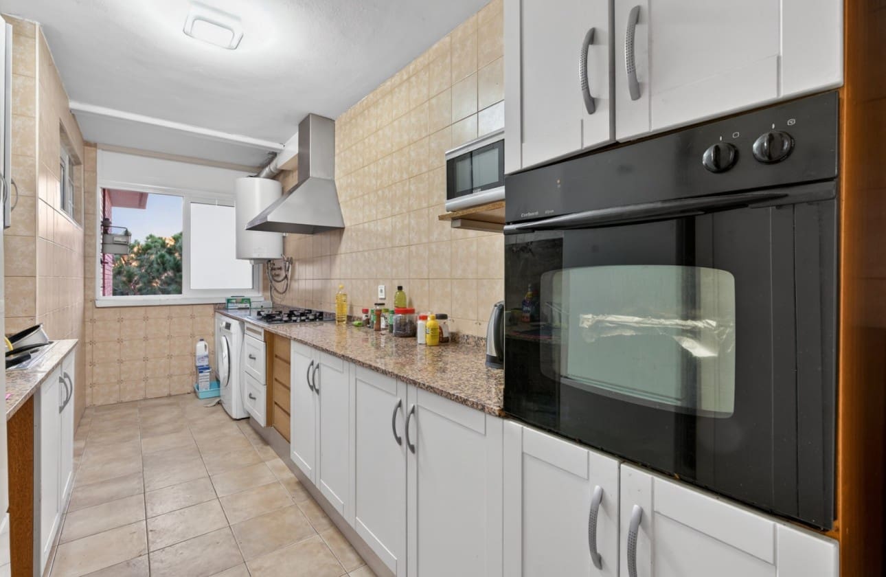 2 soveværelse Lejlighed til salg i Alicante by med swimmingpool - € 250.000 (Ref: 9606747)