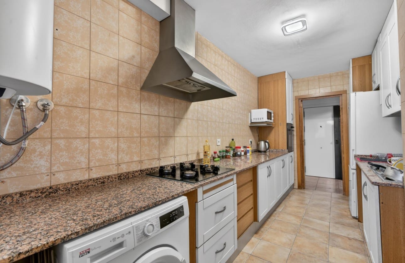 2 soveværelse Lejlighed til salg i Alicante by med swimmingpool - € 250.000 (Ref: 9606747)