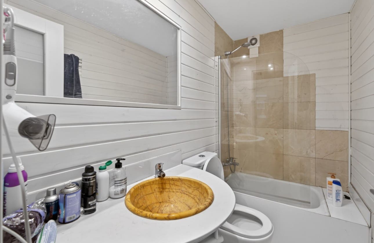 2 soveværelse Lejlighed til salg i Alicante by med swimmingpool - € 250.000 (Ref: 9606747)