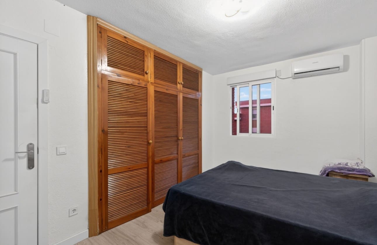 2 soveværelse Lejlighed til salg i Alicante by med swimmingpool - € 250.000 (Ref: 9606747)