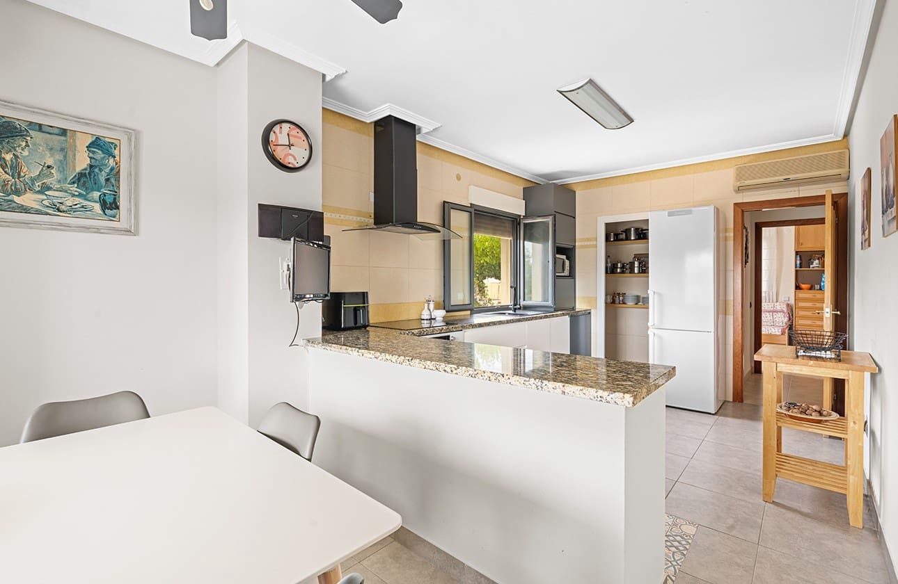 5 soveværelse Villa til salg i Rebolledo med swimmingpool garage - € 790.000 (Ref: 9614097)