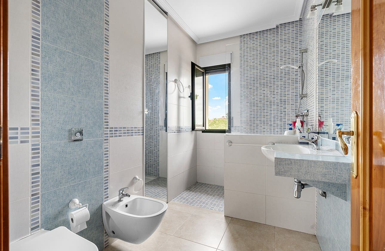 5 soveværelse Villa til salg i Rebolledo med swimmingpool garage - € 790.000 (Ref: 9614097)