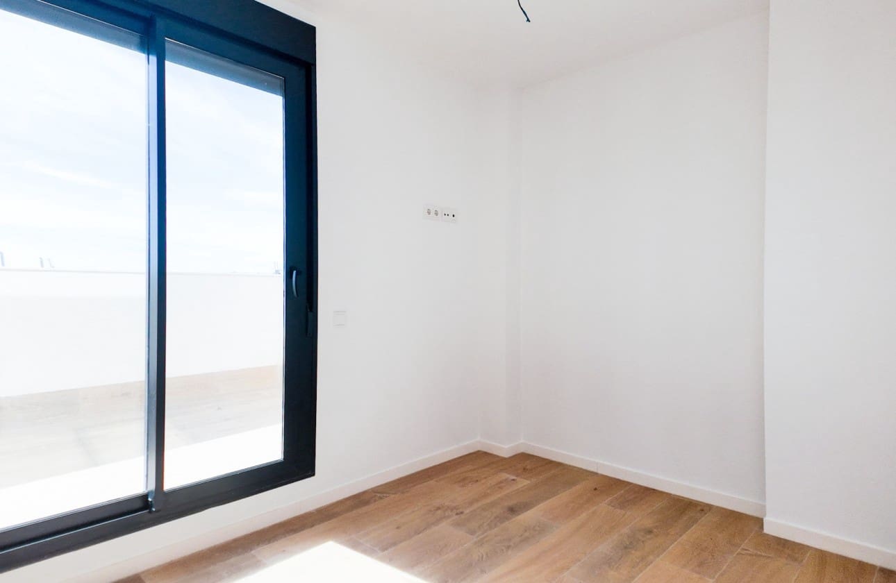 3 slaapkamer Penthouse te koop in Alicante stad met zwembad - € 499.000 (Ref: 9614469)