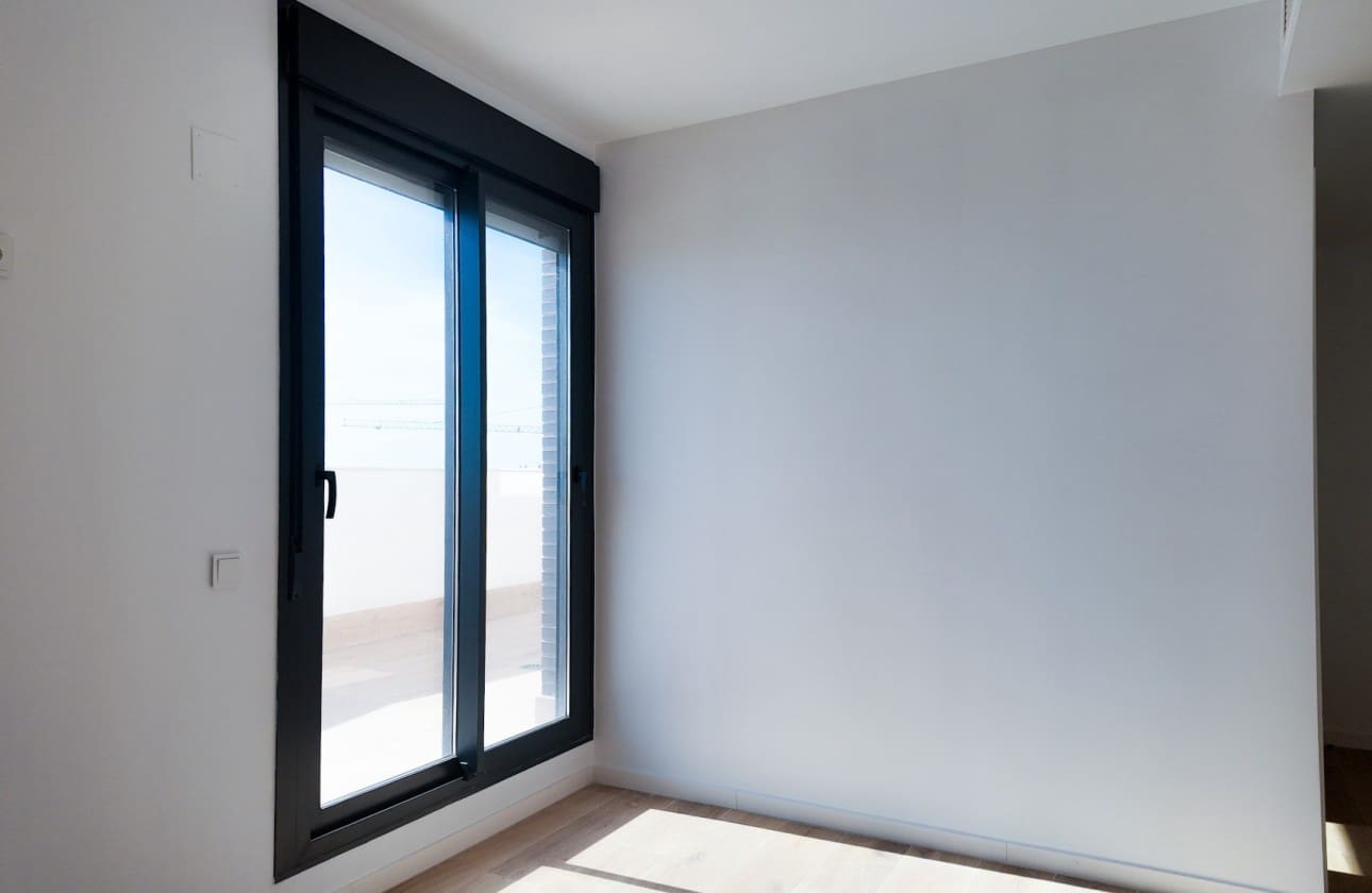 3 slaapkamer Penthouse te koop in Alicante stad met zwembad - € 499.000 (Ref: 9614469)