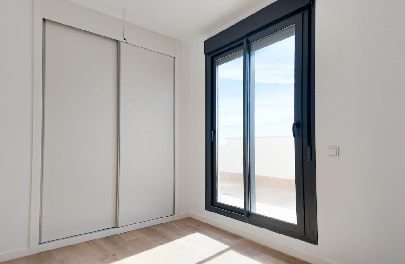 3 slaapkamer Penthouse te koop in Alicante stad met zwembad - € 499.000 (Ref: 9614469)