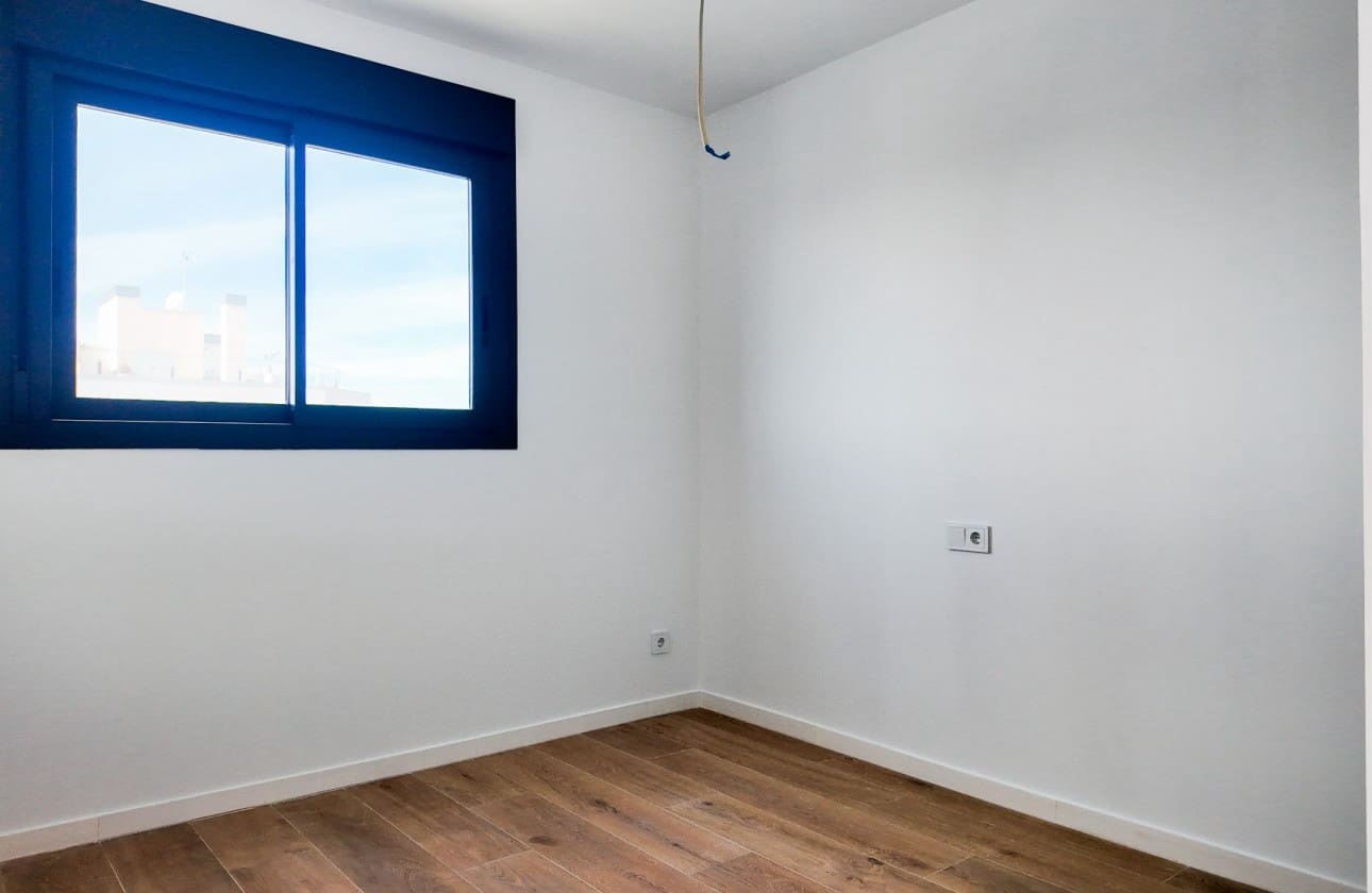 3 slaapkamer Penthouse te koop in Alicante stad met zwembad - € 499.000 (Ref: 9614469)