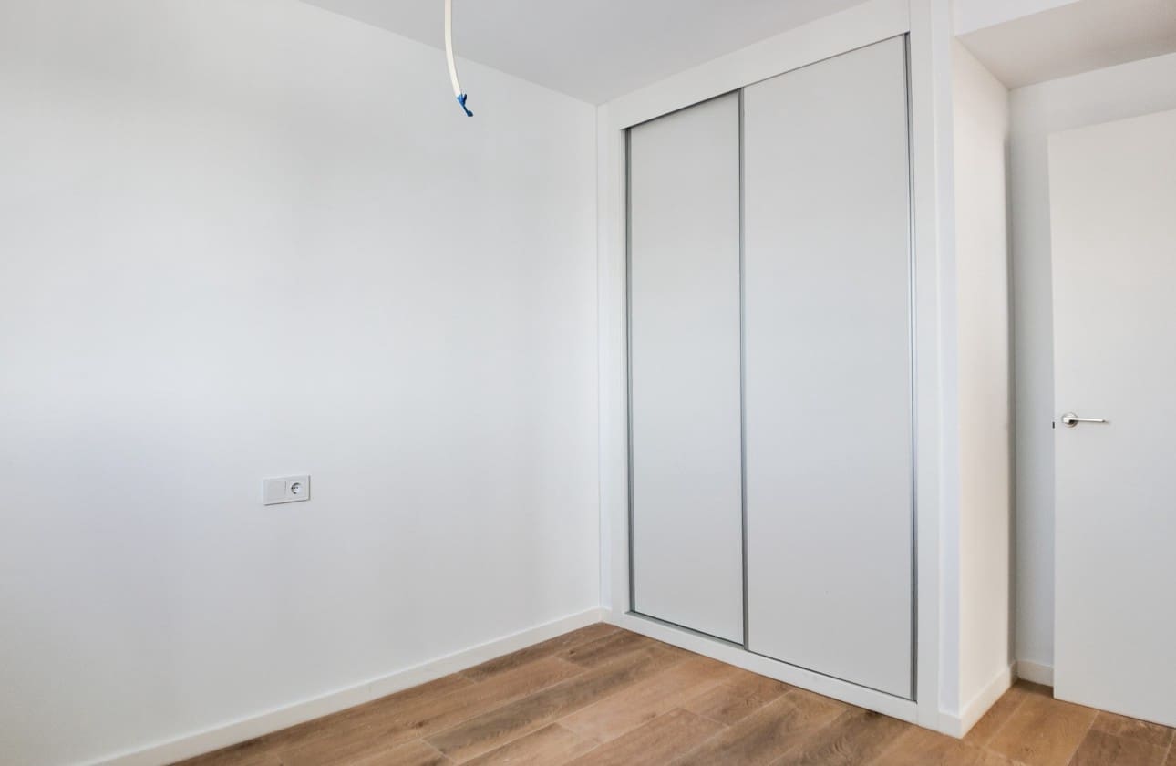 3 slaapkamer Penthouse te koop in Alicante stad met zwembad - € 499.000 (Ref: 9614469)