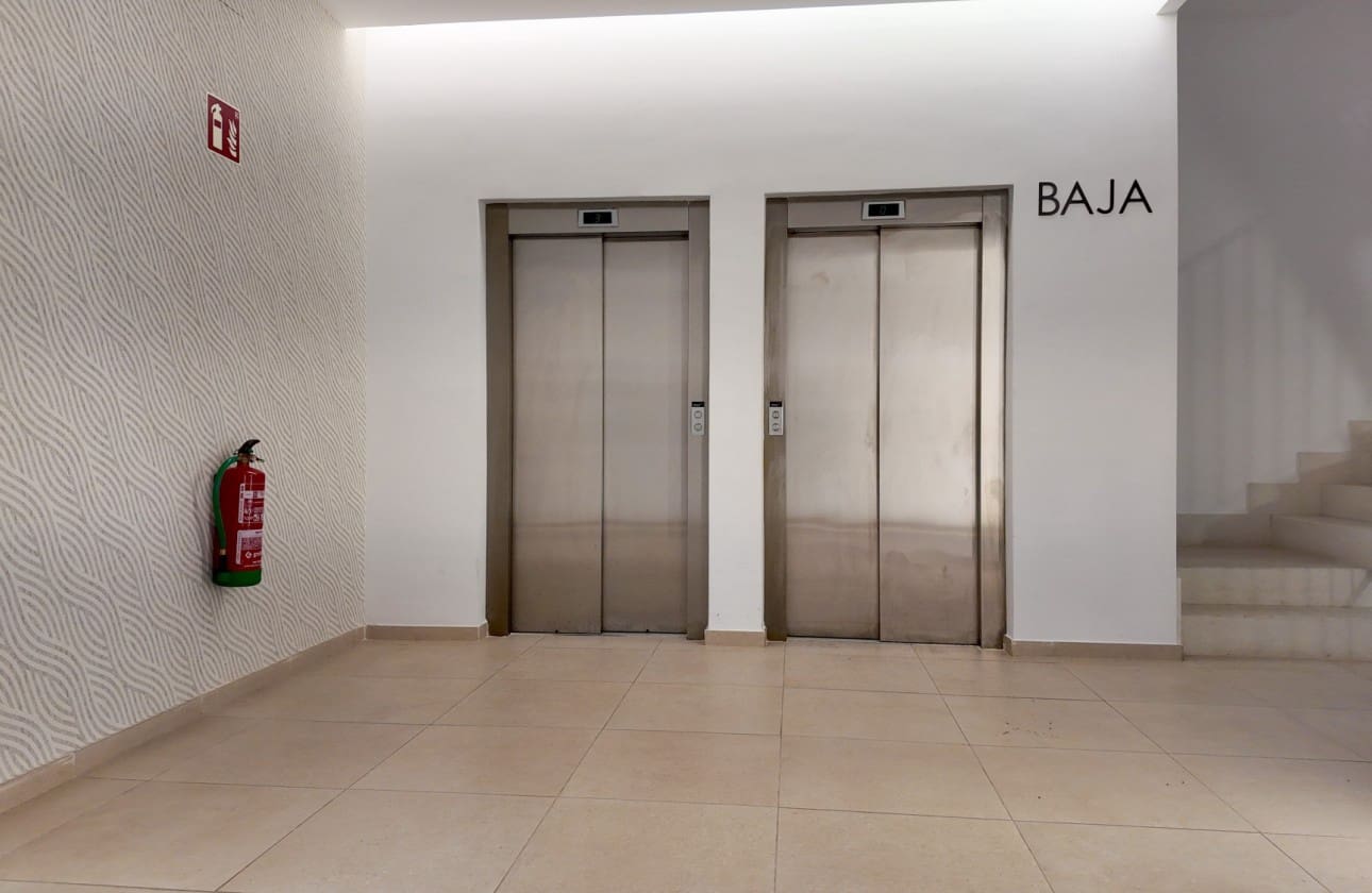 3 slaapkamer Penthouse te koop in Alicante stad met zwembad - € 499.000 (Ref: 9614469)