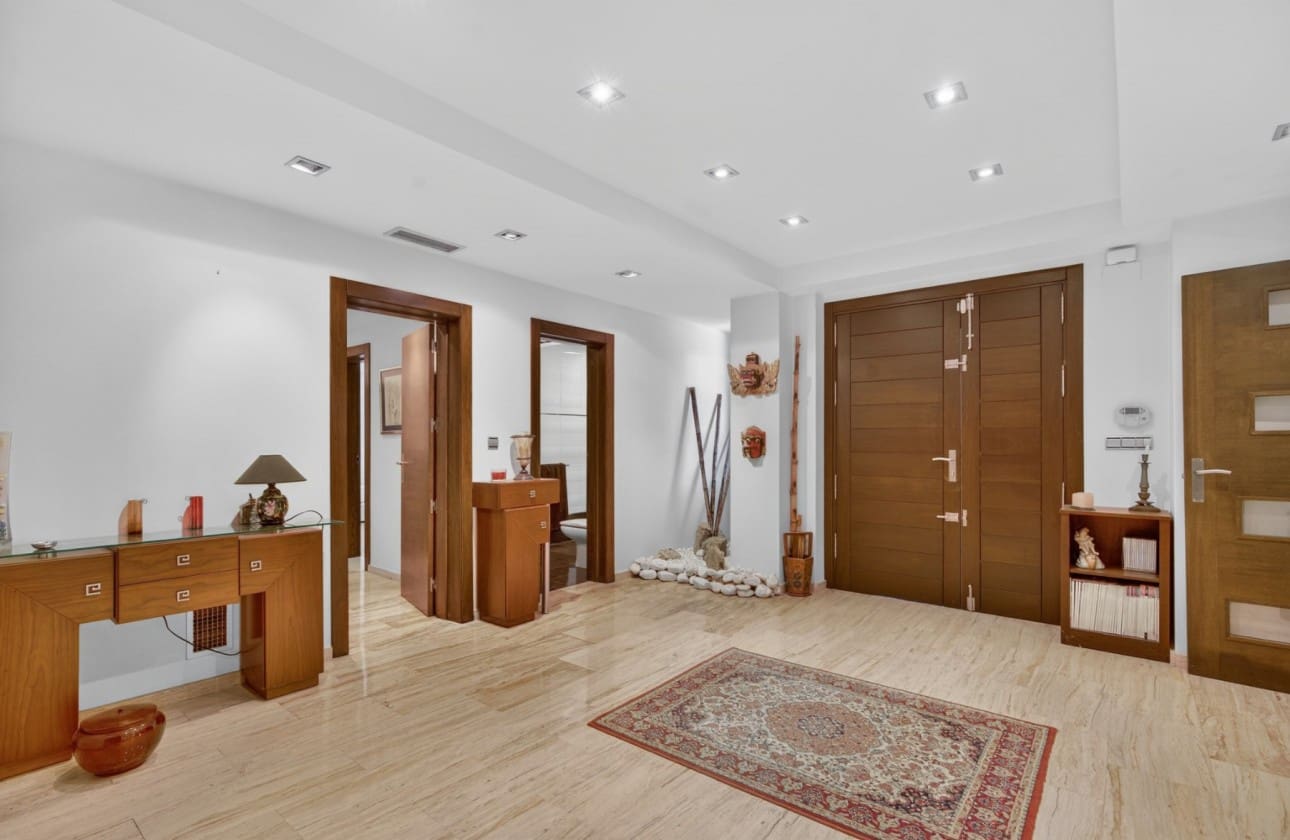 Chalet de 5 habitaciones en Santa Pola en venta con garaje - 749.000 € (Ref: 9624254)