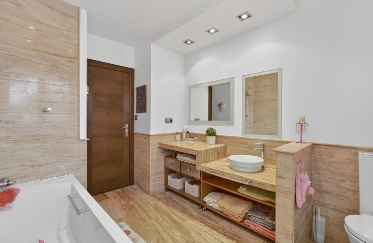 Chalet de 5 habitaciones en Santa Pola en venta con garaje - 749.000 € (Ref: 9624254)