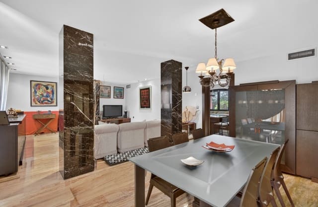 Chalet de 5 habitaciones en Santa Pola en venta con garaje - 749.000 € (Ref: 9624254)